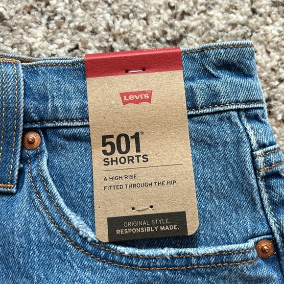 NWT Levi’s 501 Shorts - Picture 2 of 9